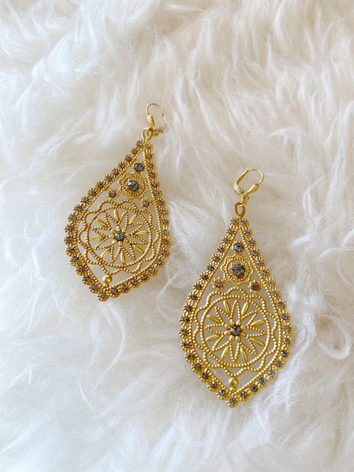 9866G Filagree Teardrop Earring