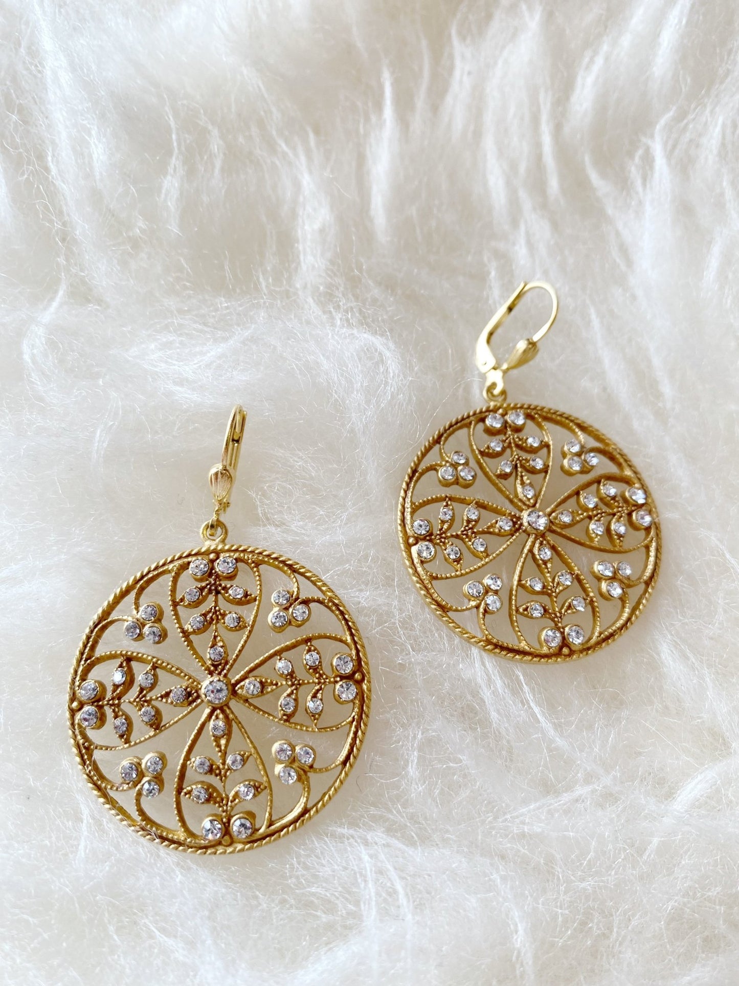 9426G Large Rhinestone Round Earring - Polkadots & Moonbeams LALa Vie Parisienne9426G Large Rhinestone Round Earring