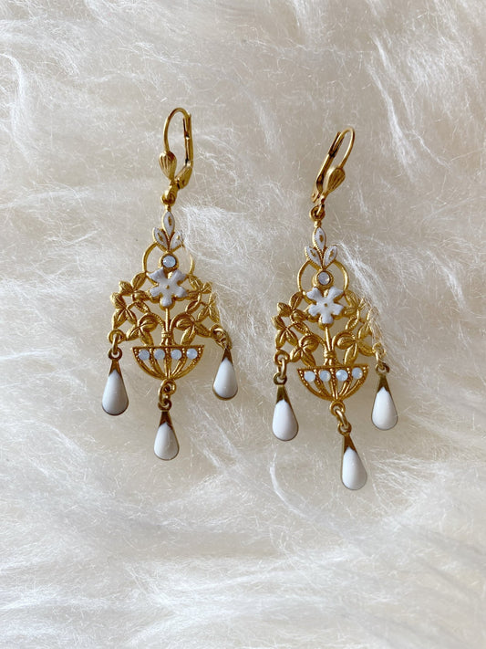 9439G White Enamel Earring - Polkadots & Moonbeams LALa Vie Parisienne9439G White Enamel Earring