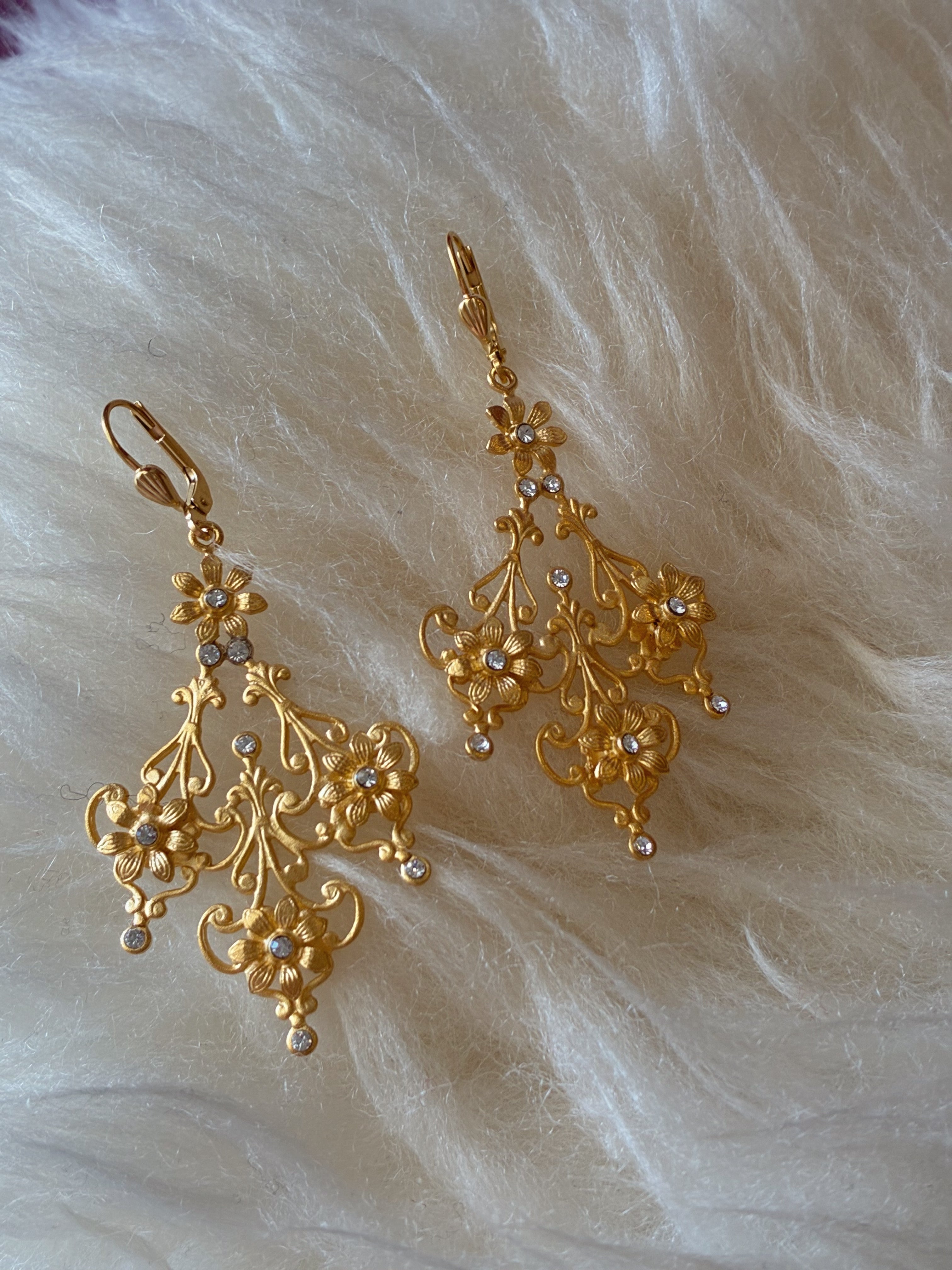 9662G Medium Filagree Earrings