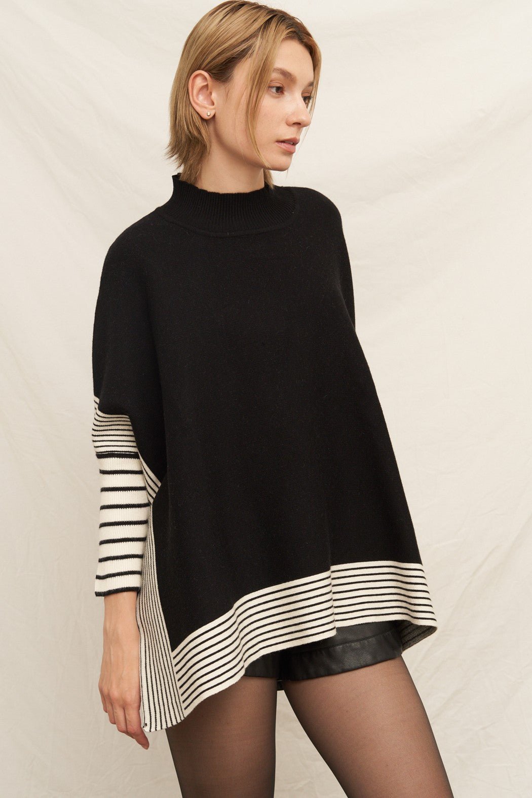 Kennedy Cape Sweater - Polkadots & Moonbeams LAPolkadots & MoonbeamsBLACK/WHITEOne sizeKennedy Cape Sweater