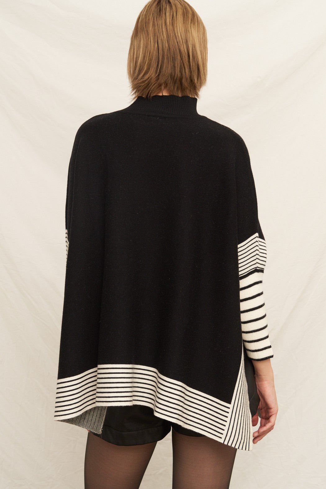Kennedy Cape Sweater - Polkadots & Moonbeams LAPolkadots & MoonbeamsBLACK/WHITEOne sizeKennedy Cape Sweater
