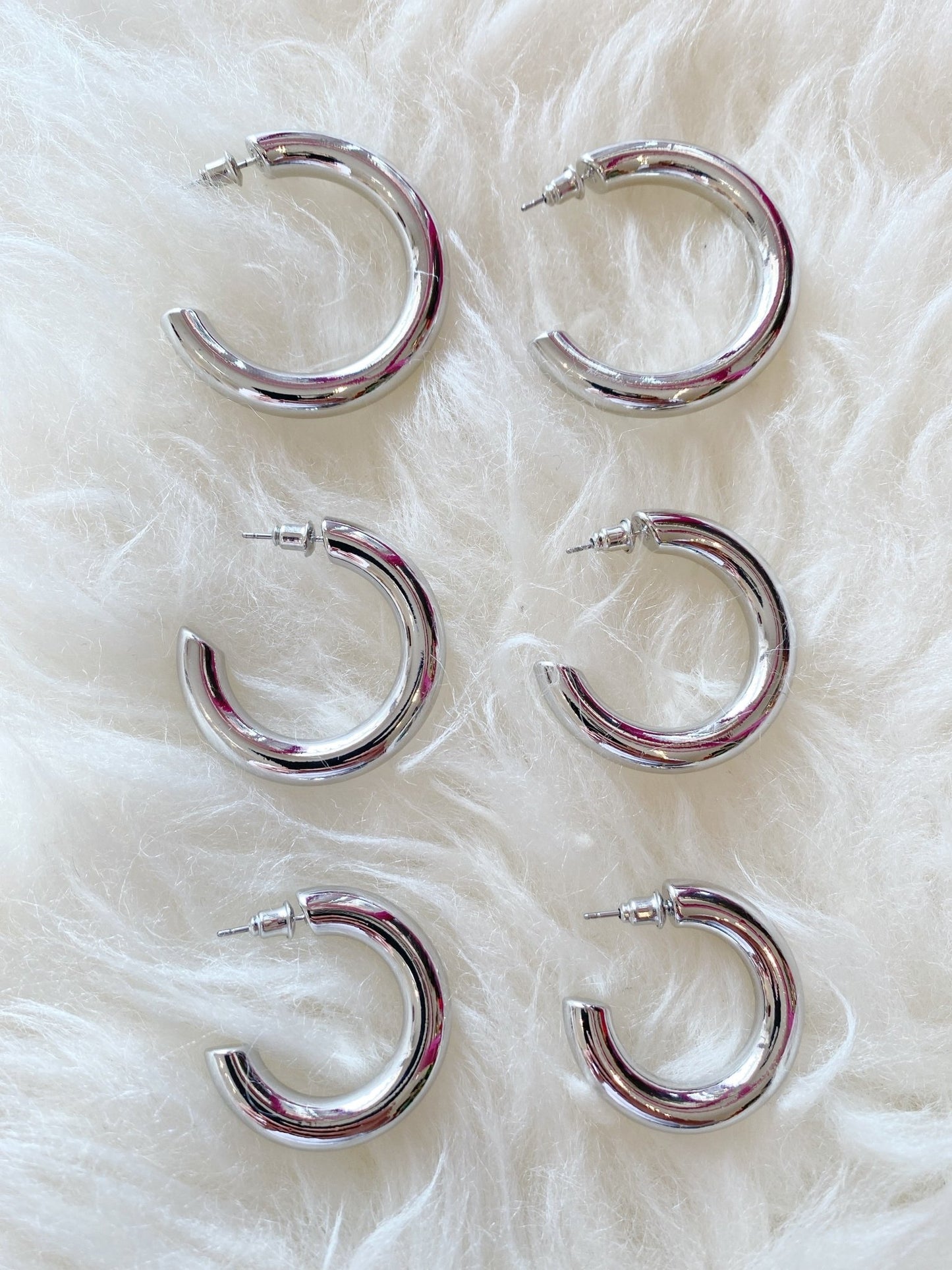 Lil Chunky Silver Hoops - Polkadots & Moonbeams LAPolkadots & MoonbeamsMEDIUMLil Chunky Silver Hoops