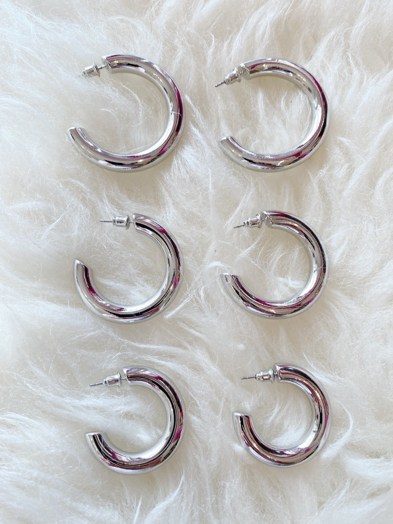 Lil Chunky Silver Hoops - Polkadots & Moonbeams LAPolkadots & MoonbeamsMEDIUMLil Chunky Silver Hoops